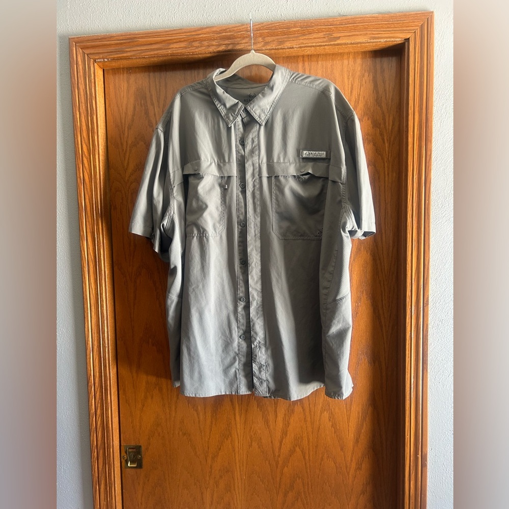 Realtree Men's Casual Gray Button Down Shirt